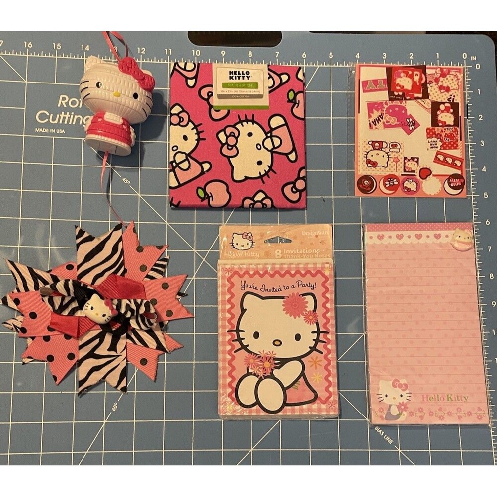 Hello Kitty Lot Hair Bow Invitations Fat Quarter, Figurine Stickers Pad of Paper